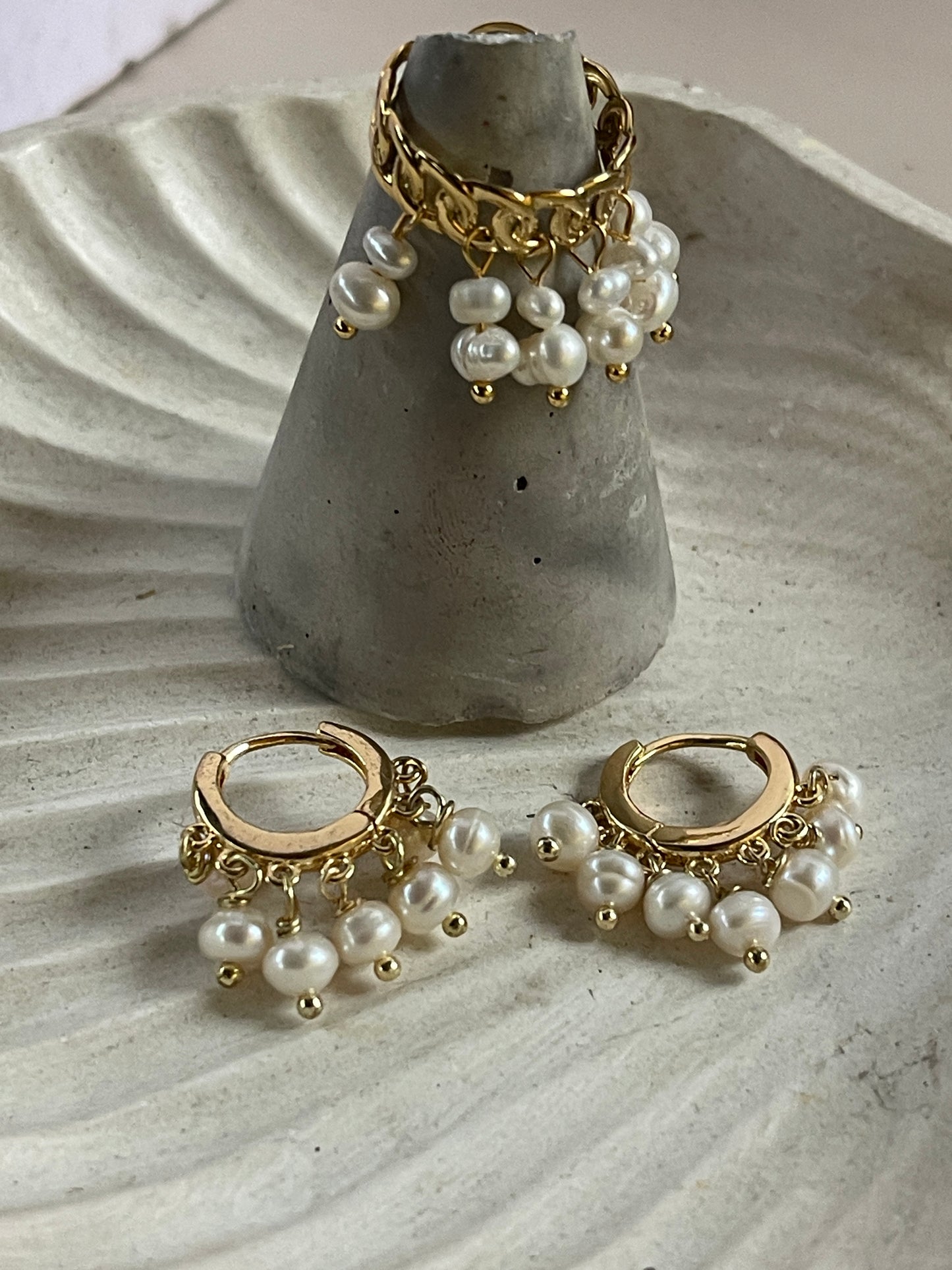 Anillo y aretes