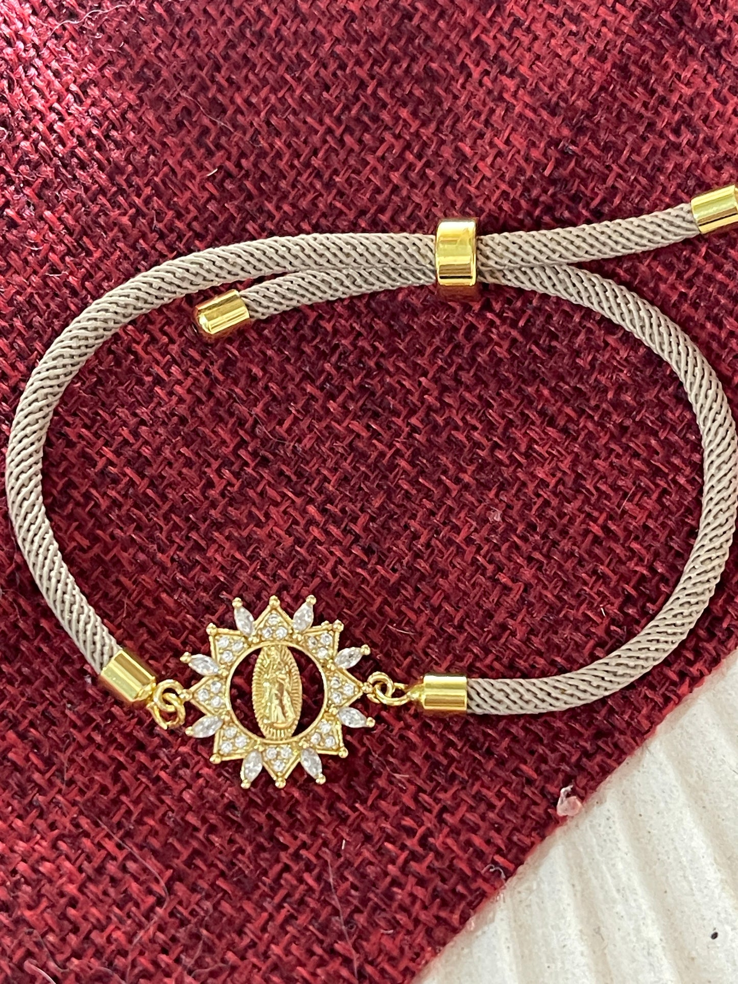 Pulsera virgen