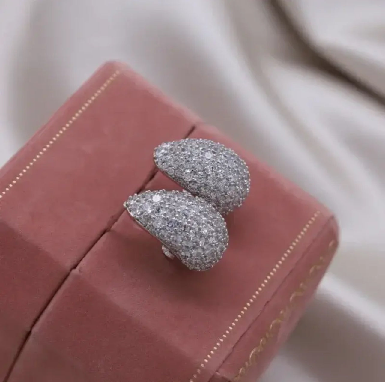 Gota con zirconia