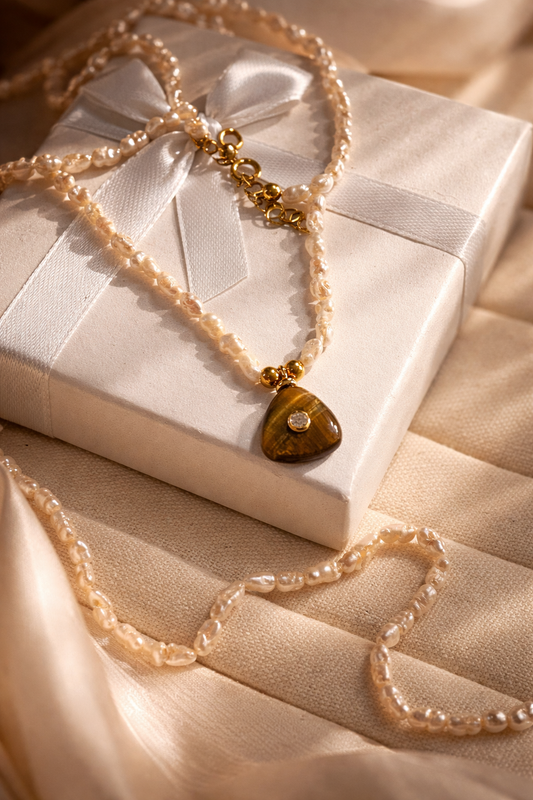 Collar de perla barroca y ojo de tigre