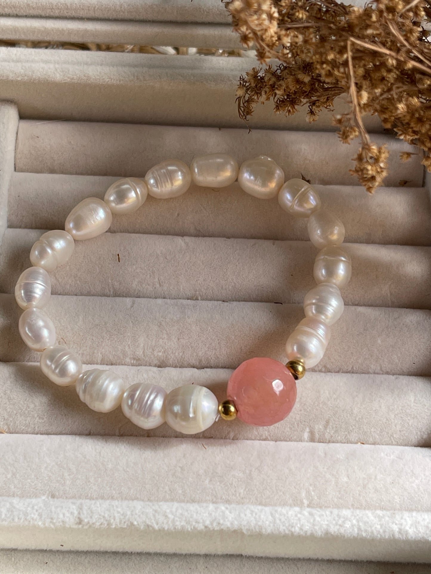 Pulsera con cuarzo rosa