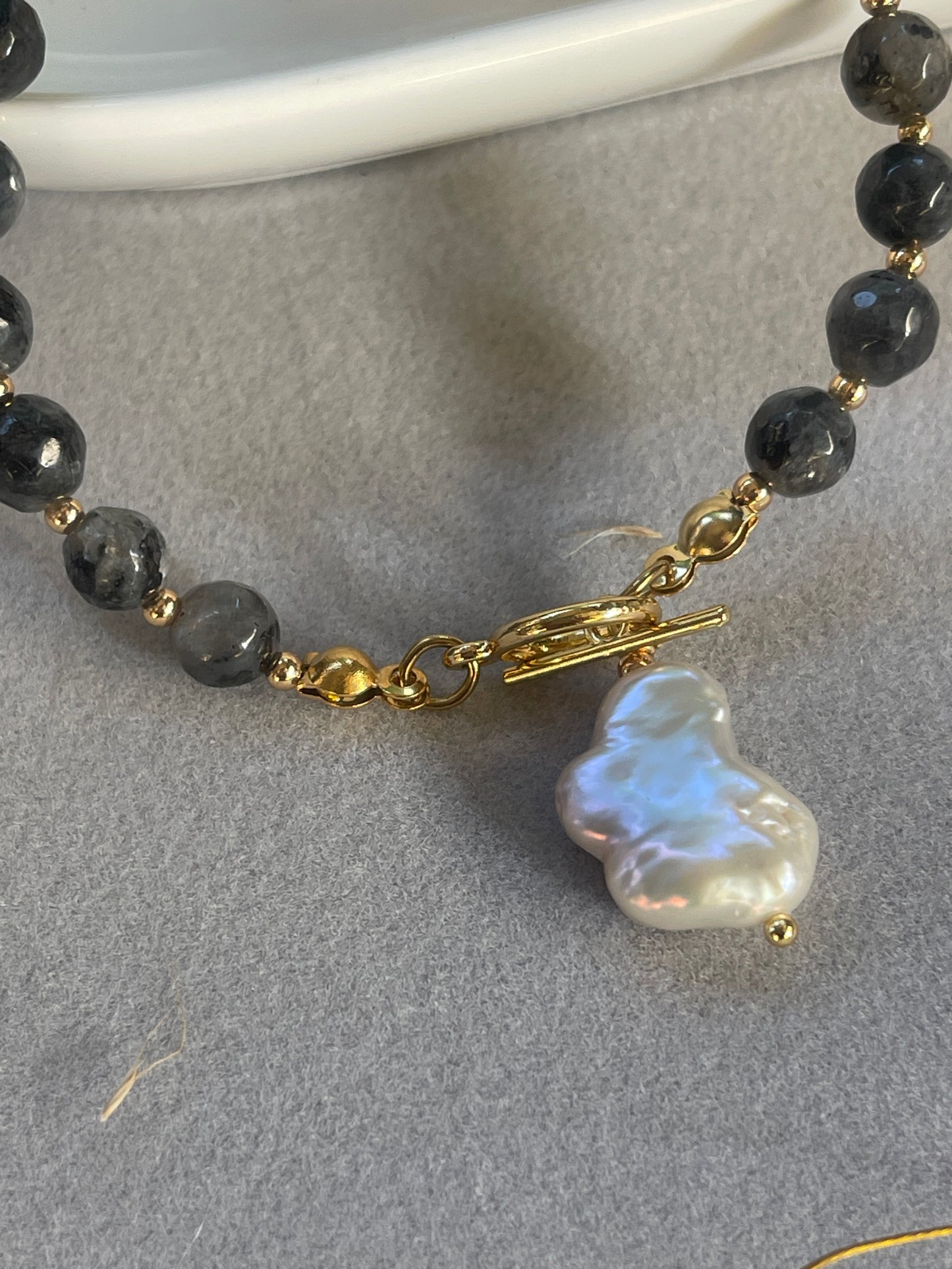 Pulsera de ágata gris