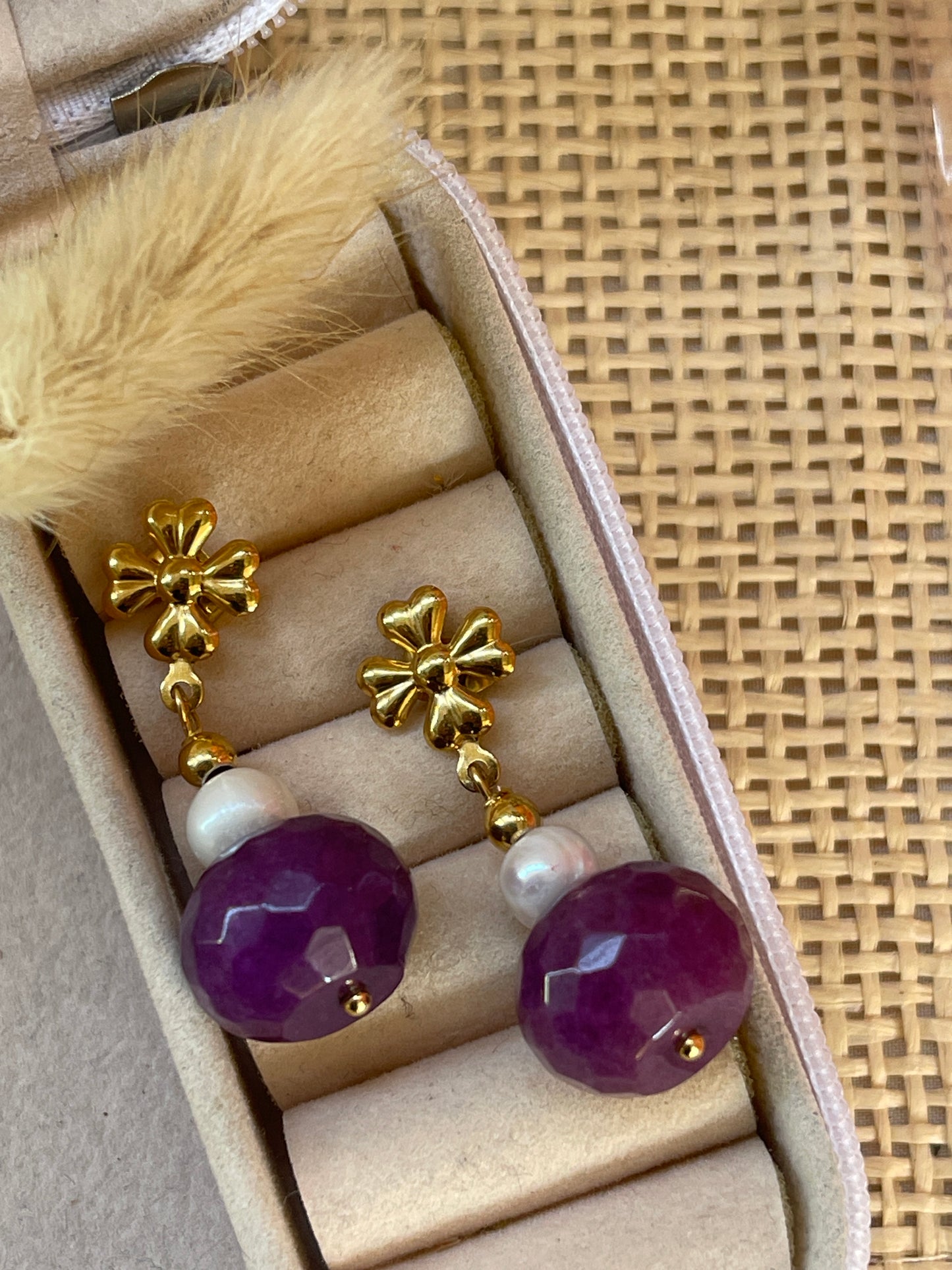 Arete violeta