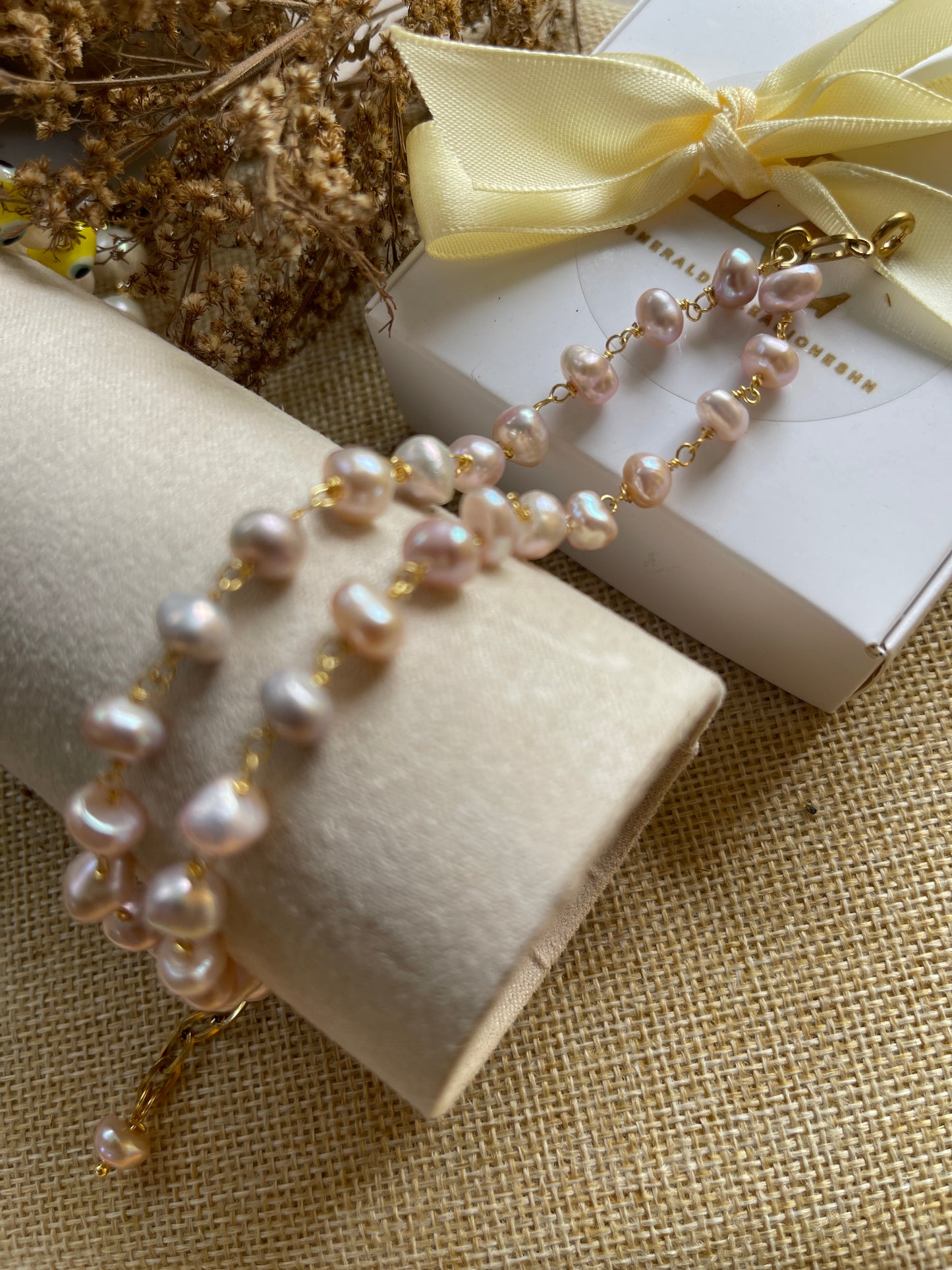 Pulsera de perlas rosa