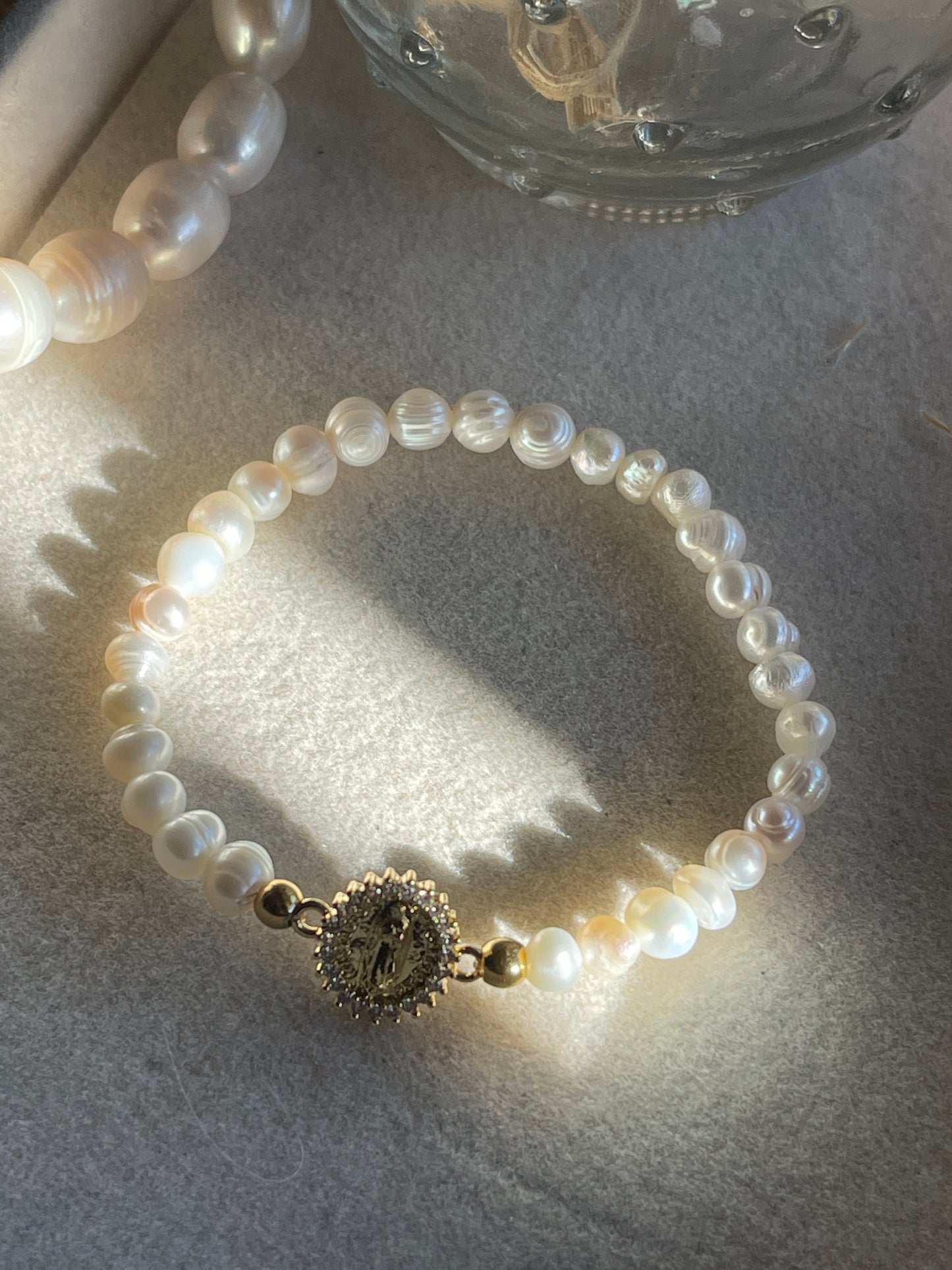 Pulsera virgen perlas redondo