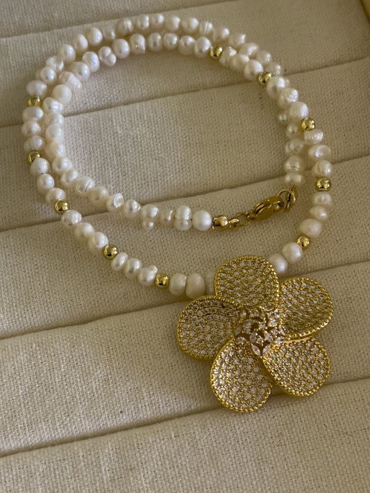 Collar flor perla
