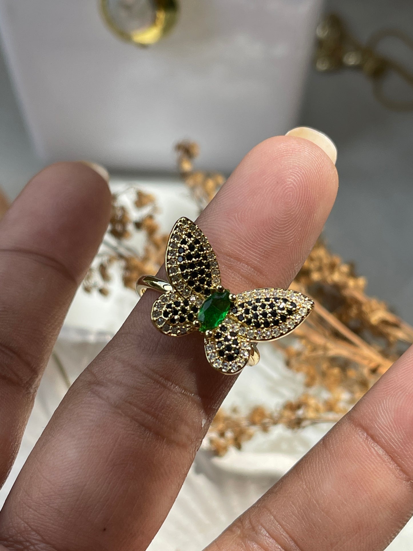 Anillo de mariposa verde