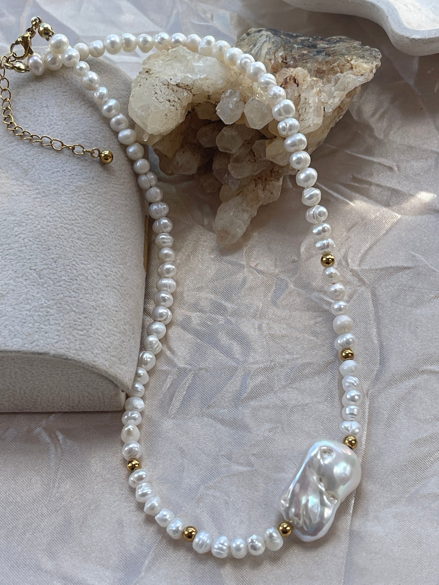 Collar con perla barroca