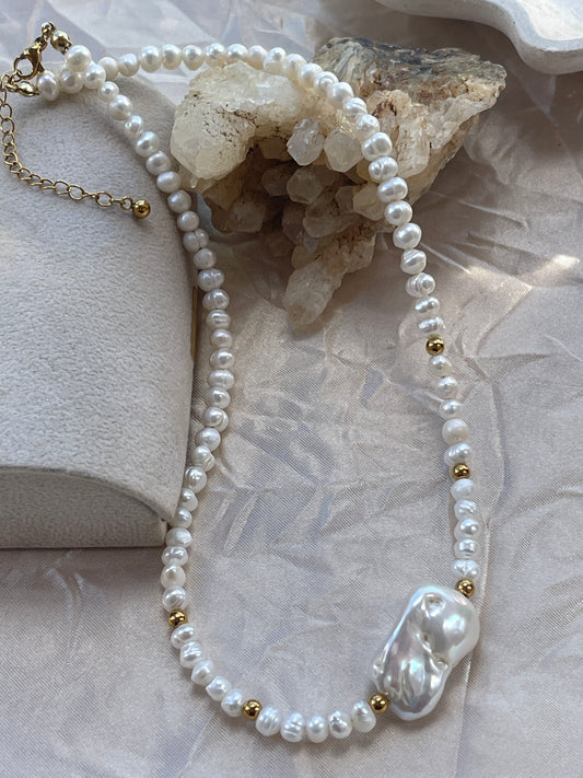 Collar con perla barroca