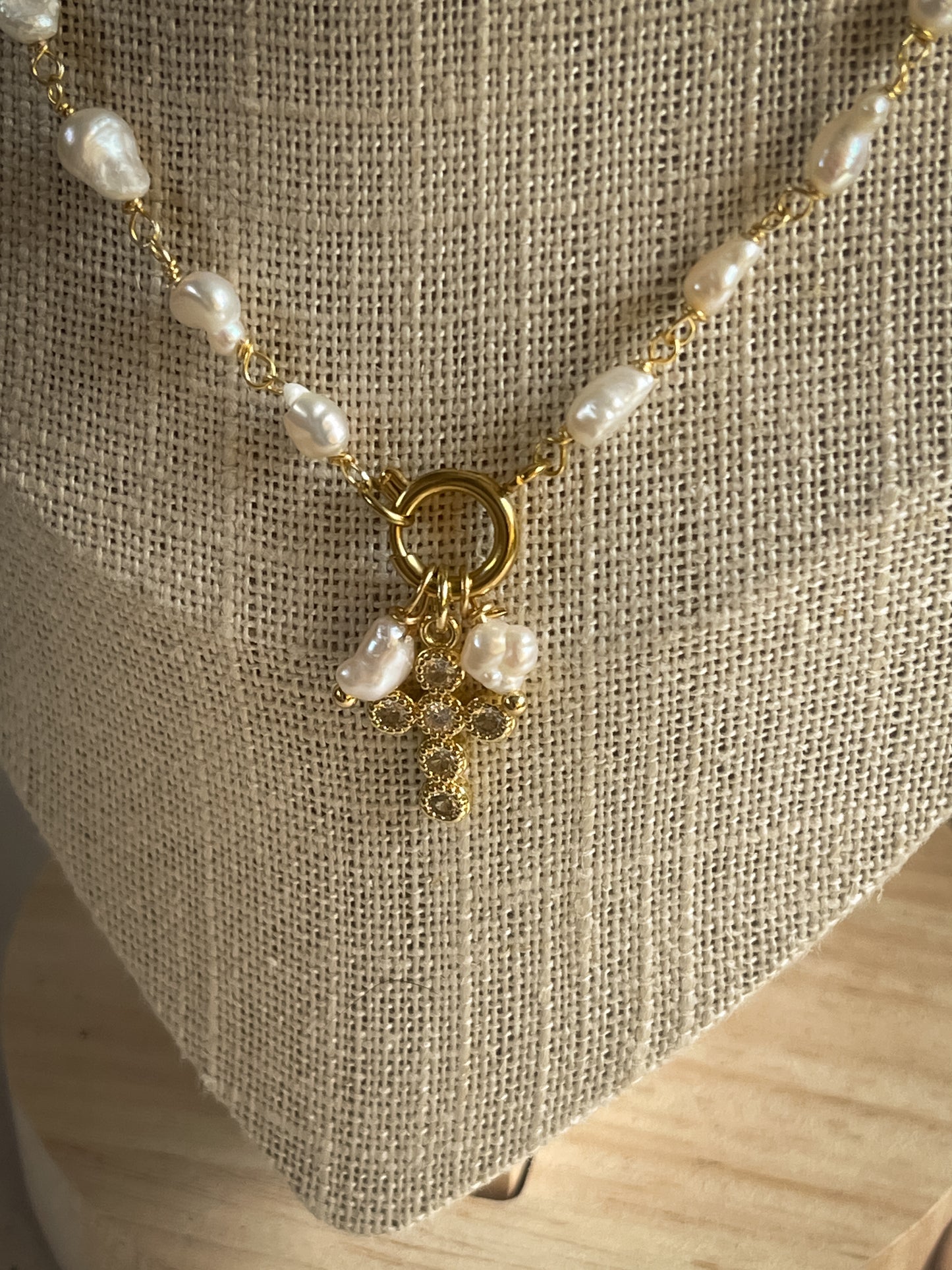 Collar de perla cru