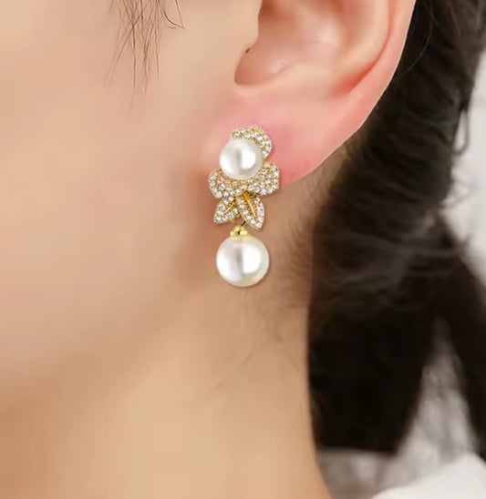 Arete flor perla