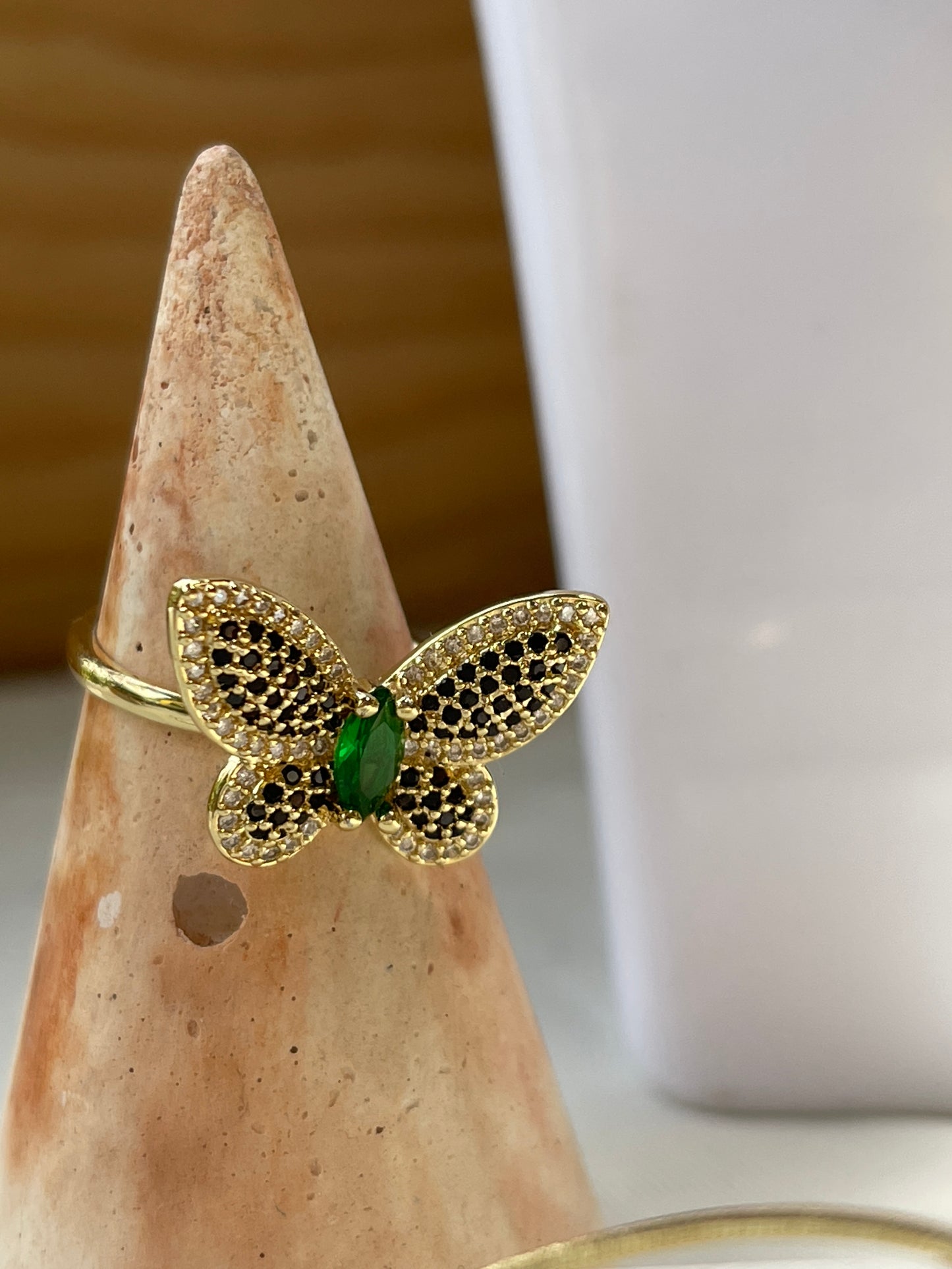 Anillo de mariposa verde