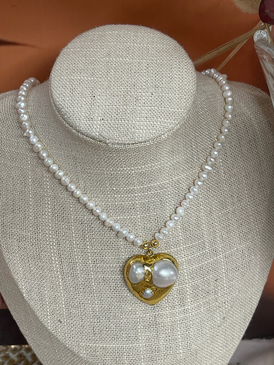 Collar de perla corazón