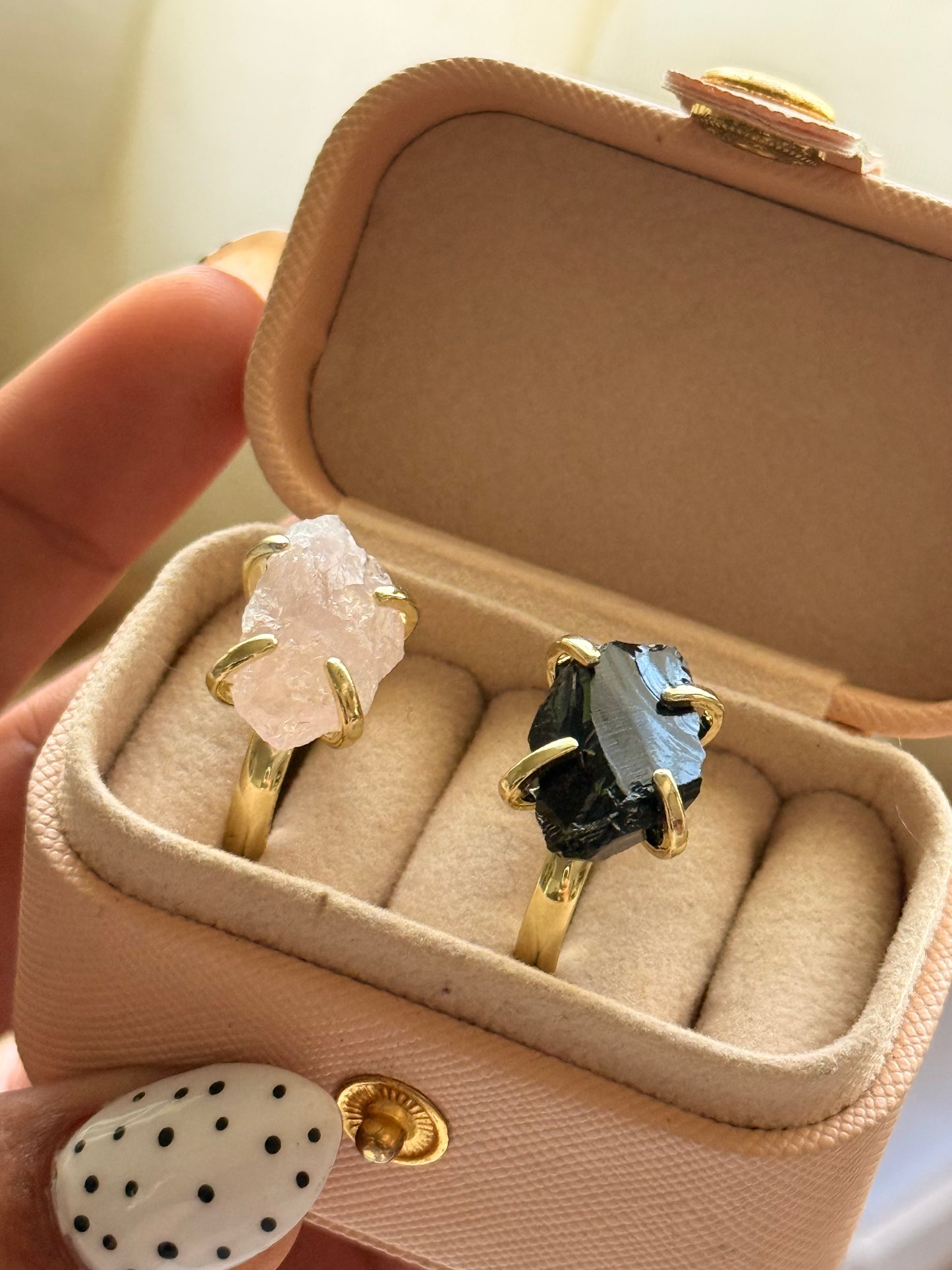 Anillo de piedra natural